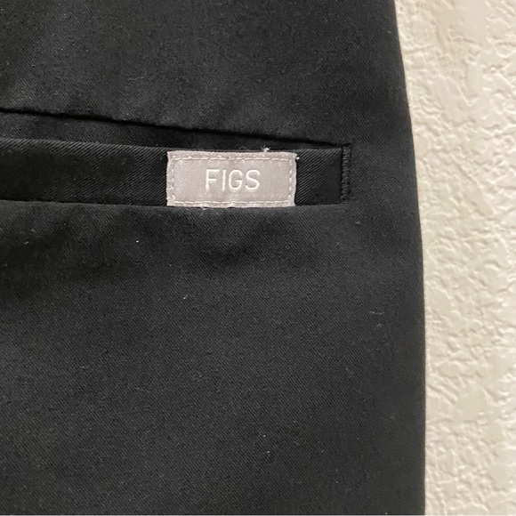 FIGS FW1100 Black Casma Three-Pocket V-Neck Scrub Top Size S - Picture 11 of 16